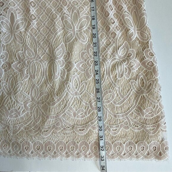 Battenberg lace overlay cold shoulder - Picture 10 of 11